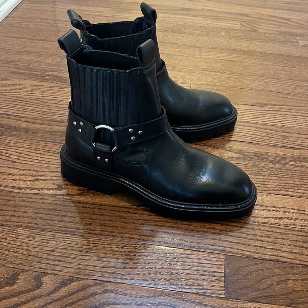 Zara boots NWT 38